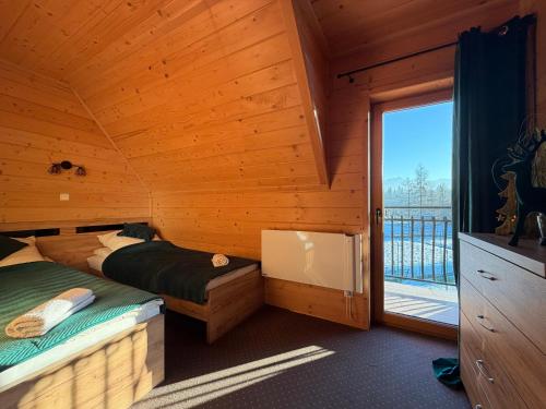 Ένα ή περισσότερα κρεβάτια σε δωμάτιο στο Osada domków Baca