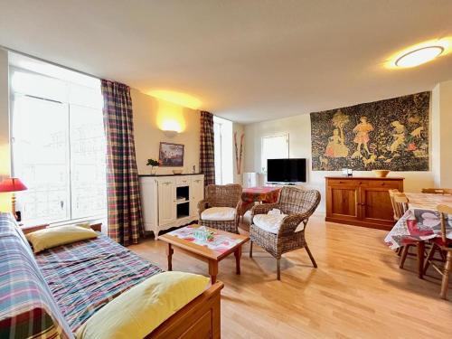La Bourboule - Appartement T2 bis en centre, parking inclus - FR-1-608-53