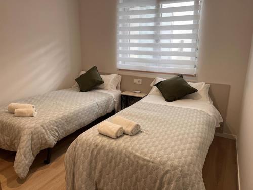 Postel nebo postele na pokoji v ubytování Valdeflores Flats Bj