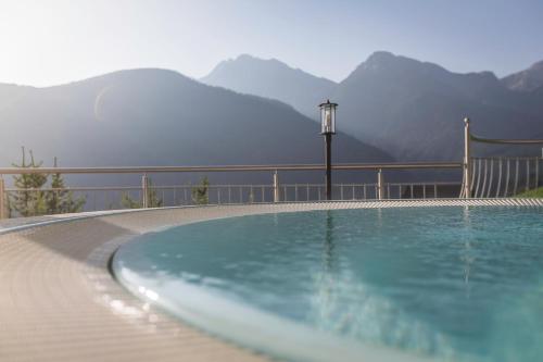 Ein allgemeiner Bergblick oder ein Berglick von des Hotels aus