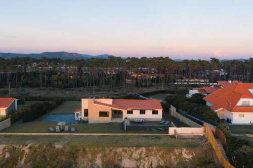 een luchtfoto van een huis bij Dunéa - Oceanfront Luxury and Serenity - Ofir in Esposende