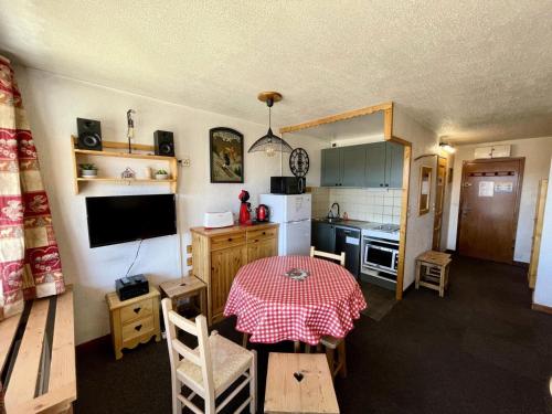 Résidence Glaciers - VAL THORENS location: studio pour 4 personnes avec balcon sud ouest dans un quartier jeune et animé MAE-9085