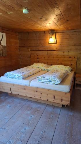 a bedroom with a bed in a wooden cabin at Ferienhütte See 4 in Seeberg