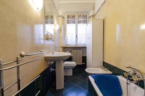 Phòng tắm tại GARDALAND Residenza le Rose! 120 m2