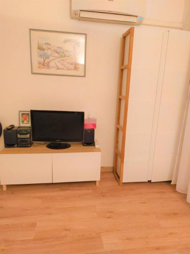 FREJUS proche plage - Location Appartement F2 climatisé avec balcon
