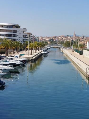 FREJUS proche plage - Location Appartement F2 climatisé avec balcon