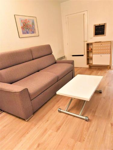 FREJUS proche plage - Location Appartement F2 climatisé avec balcon