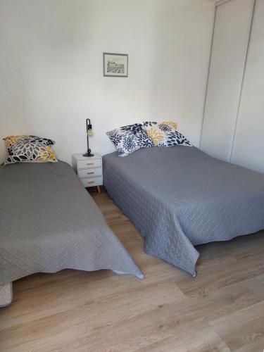 FREJUS proche plage - Location Appartement F2 climatisé avec balcon