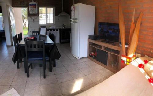 Køkken eller tekøkken på Cabaña Villa María 3 5 3 5 0 8 5 9 0 6