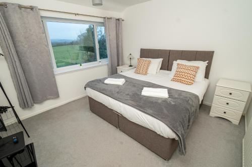 En eller flere senge i et værelse på Heol Yr Eos Family Getaway