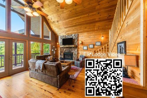 Et tv og/eller underholdning på Elk Lodge, Cozy cabin with a Mountain View!