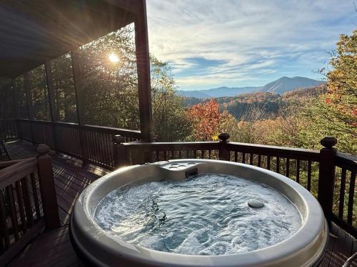 Elk Lodge, Cozy cabin with a Mountain View! photo 32