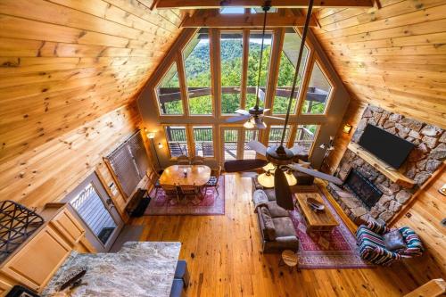 Elk Lodge, Cozy cabin with a Mountain View! photo 30