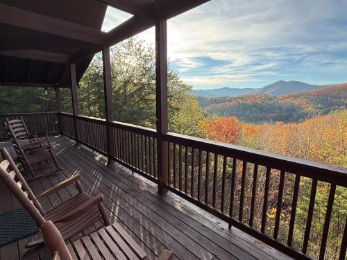 Elk Lodge, Cozy cabin with a Mountain View! photo 23