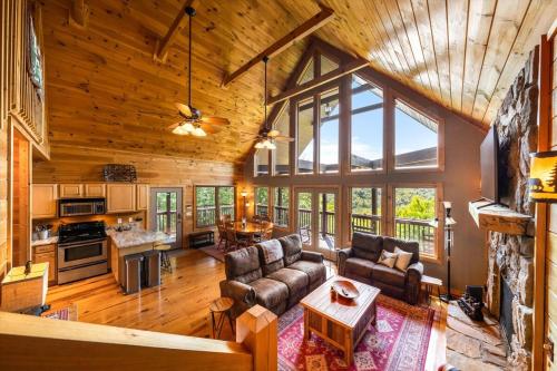Elk Lodge, Cozy cabin with a Mountain View! photo 6