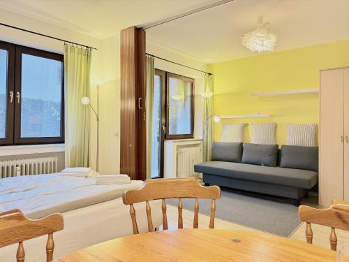 Postel nebo postele na pokoji v ubytování Ferienwohnung Puschner - klein und gemütlich für die ganze Familie