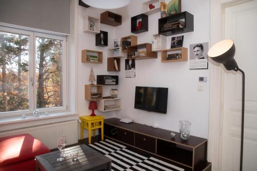 Nice and Sweet Art Apartment - self check in