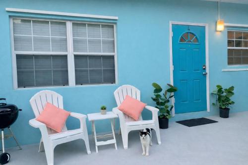 SUITE 4, BLUE PAVILION - Steps to BEACH