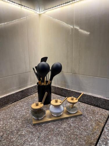 Příslušenství pro přípravu čaje a kávy v ubytování Revigore Oniru 1