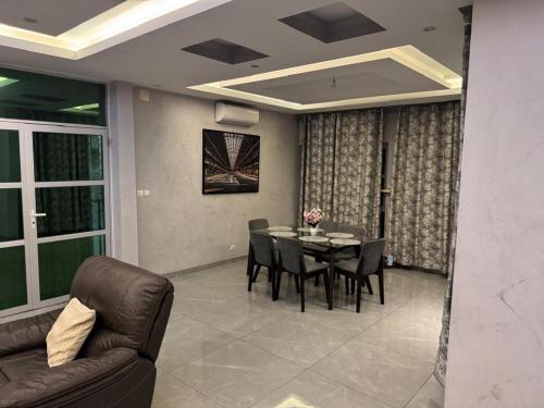 Seating area sa Golden House Brazza
