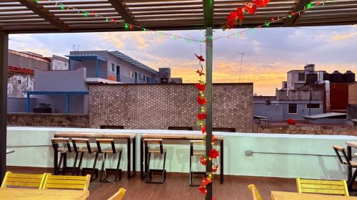 En balkon eller terrasse på Hostal KEMMM