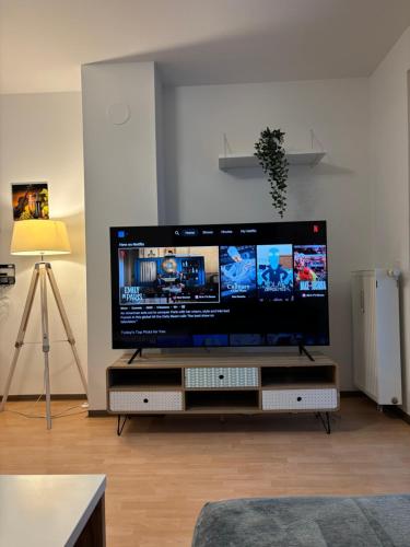 Cozy 2-Room Private Apartment near U1 subway