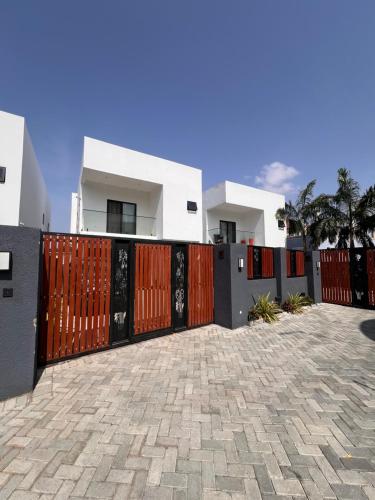 een poort voor een huis bij DjossayaHomes in North Legon