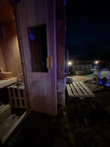 een houten deur van een huis 's nachts bij Villa Aresini Relais & Spa in Montemiletto