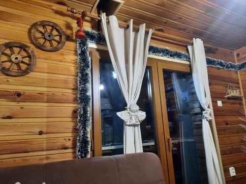 a room with a window with white curtains at Vikendica Rajvosa Vlašić in Šišava