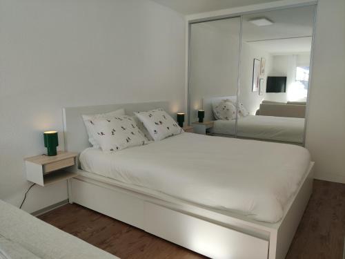 Big studio, just renovated, great views, with free parking