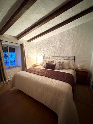 a bedroom with a large bed in a room at La Casa del Pastor 1890 in Benaocaz
