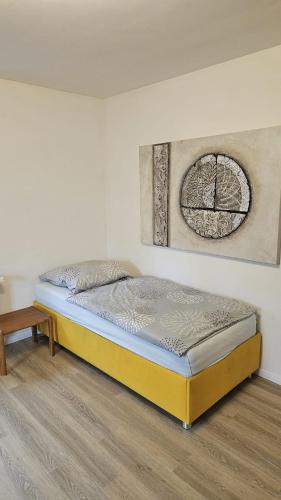 Giường trong phòng chung tại Gemütliche Ferienwohnung in Ziegenhain