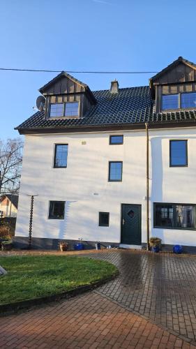 Tòa nhà nơi căn hộ tọa lạc