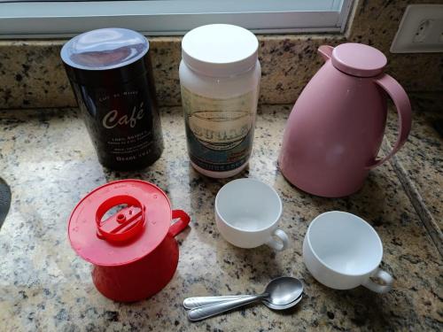 Příslušenství pro přípravu čaje a kávy v ubytování Casa Praia - Caraguatatuba e São Sebastião