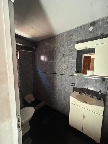 Et badeværelse på Departamento cómodo