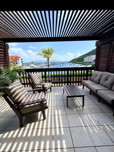 Stunning Seaside Condo on Sapphire Beach with Pool