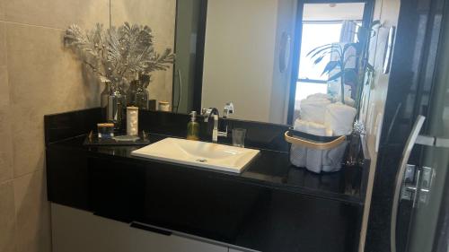 Et badeværelse på Barra Home Stay Flat