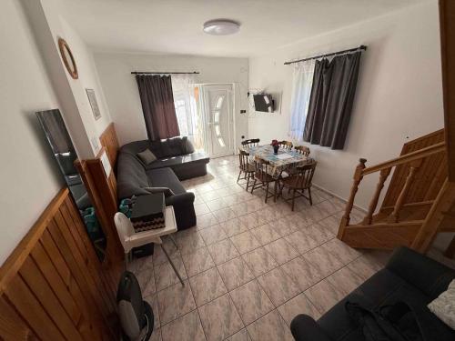 Et tv og/eller underholdning på unit_type_semidetached_house Balatonmariafuerdo 54984