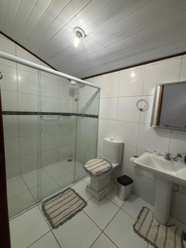 Koupelna v ubytování Duas Suítes com piscina