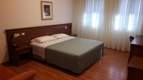 Tempat tidur dalam kamar di La Pergola Alloggio