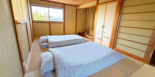 Postel nebo postele na pokoji v ubytování 霧の工坊 Kiri no Kōbō - Entire House with Breakfast