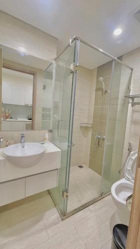 a bathroom with a shower and a sink and a toilet at Căn hộ Studio 33m2 tòa S217 in Gia Lâm Pho