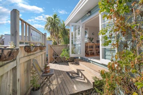 Billede fra billedgalleriet på Plum Coastal Cottage i Raumati Beach