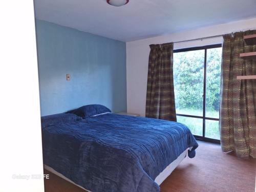 En eller flere senge i et værelse på Casa Pingueral