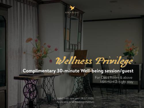 Ein Schild für eine Spendenaktion zum Thema Wellness mit einem Tisch und einem Spiegel in der Unterkunft Amanaki Thao Dien in Ho-Chi-Minh-Stadt