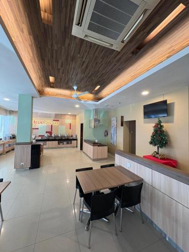 a dining room with a table and chairs in a building at Alltrue Lite Hotel Nagoya Hill Batam in Nagoya