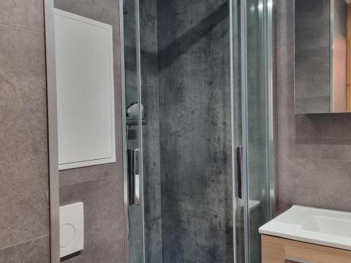 Koupelna v ubytování Studio fonctionnel 2 pers · Proche des pistes · Vue vallée - FR-1-181-2874