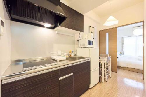 Shinsaibashi 10min Elevator Apartment with 2 Premium Double Beds and Balcony3O2 4O2