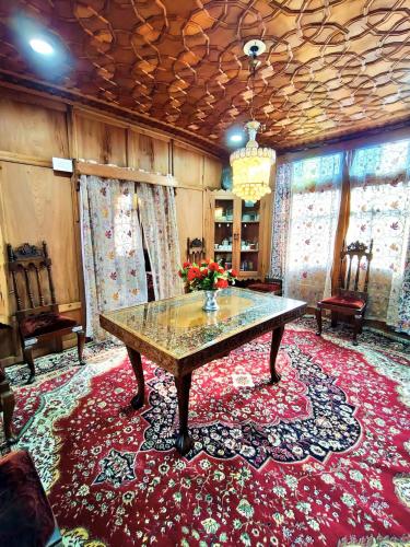 Ảnh trong thư viện ảnh của Houseboat Ambassador ở Srinagar