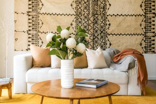 Et opholdsområde på Miro Retreat - Sun-Soaked Palm Beach